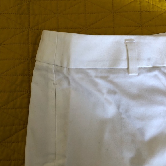 Size 8 Women’s Express White Cuffed Shorts - Picture 3 of 5
